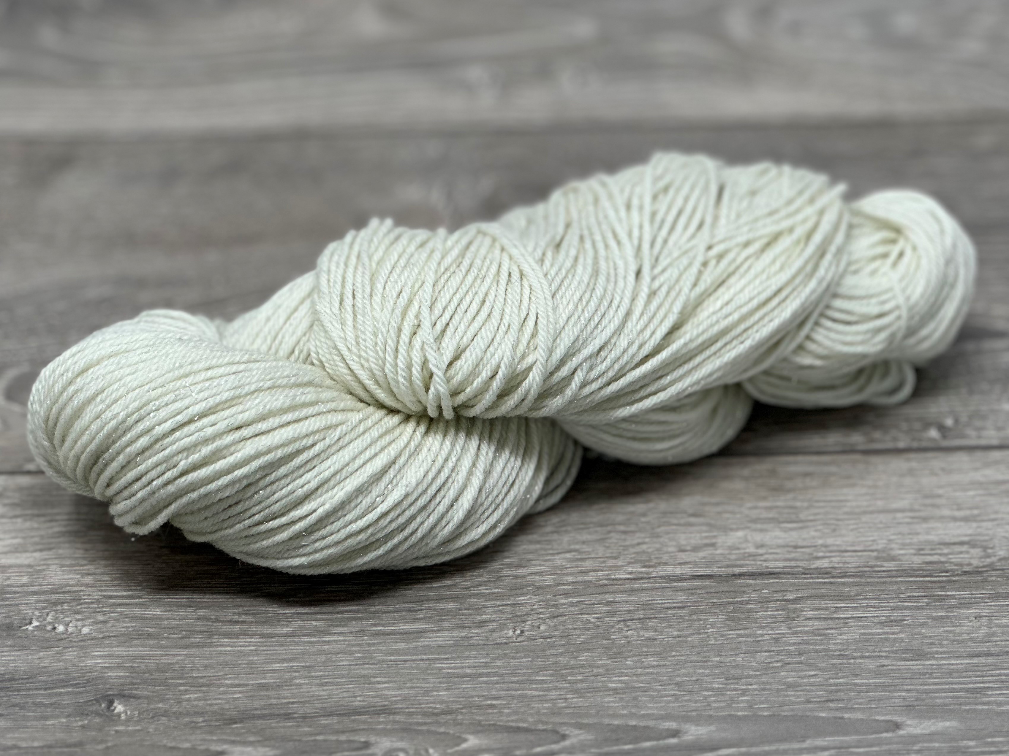 DK Weight Deluxe Sock Weight 75% Superwash Extrafine (19.5 micron) Merino 15% nylon 10% Silver Stellina 1 x 100g Hank